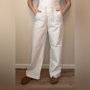 Nike Sportswear Essential Women Woven High-Waisted sweatpants windbreakers Med